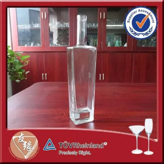 Hot selling 700ml glass empty liquor bottles for vodka