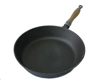 fry pan with wooden pallet
