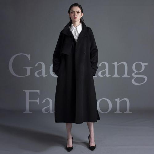 Cashmere coat with black lapel design