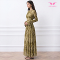 Fließendes gelbgrünes Maxikleid mit Blumenmuster