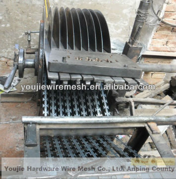 razor barbed wire mesh (professional factory)