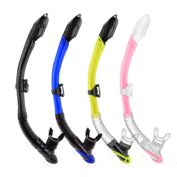 Attrezzatura sportiva subacquea: nuoto, attrezzature per immersioni e kit di snorkeling