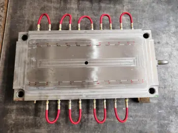 Hot runner auto parts mold