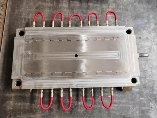 Hot runner auto parts mold