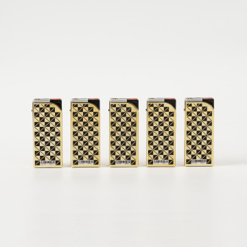 Isqueiro vintage com borda dourada e xadrez de diamantes