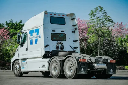 Dongfeng T7 6X4 RV Tractor Chenglong Diesel Engine Tractor