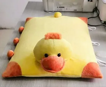 Lovely square yellow ducklings flat pillow mat