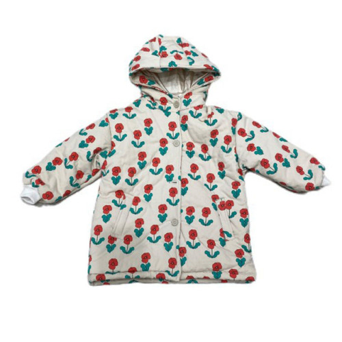 赤ちゃんの女の子の冬の服装されたパーカージャケット