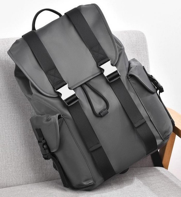 2025 Lightweight and large-capacity backpack