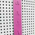 Roze plastic supermarkt ophangstrip