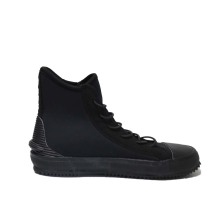 Black closed-toe canvas sapatos