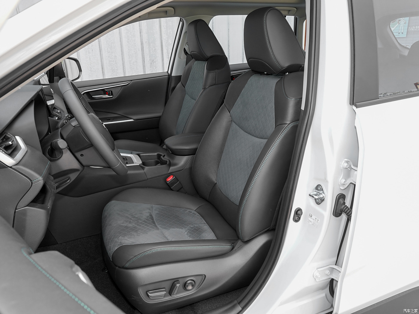 紧凑型5座SUV Toyota Rav4