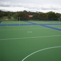 Superficies deportivas de la cancha de netball suspendidas al aire libre