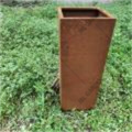 Vaso di fiori in acciaio arrugginito rosso corten