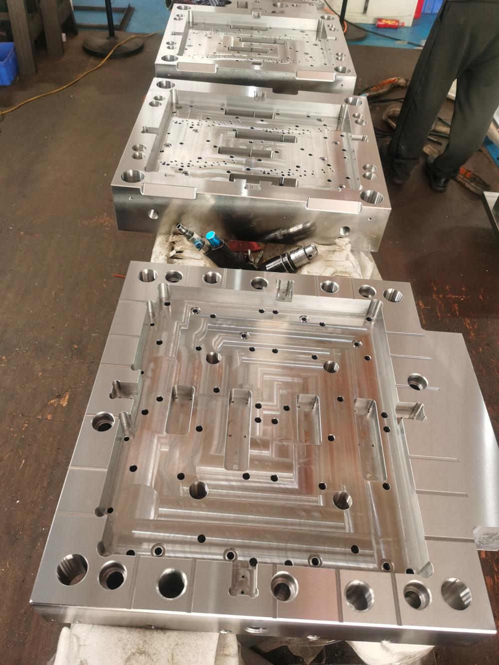 Fix And Movable Interchange Mold Base