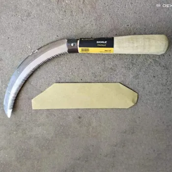 Saw Tooth Garden Steel Blade Plastic Handle Sickle with Wooden Handle