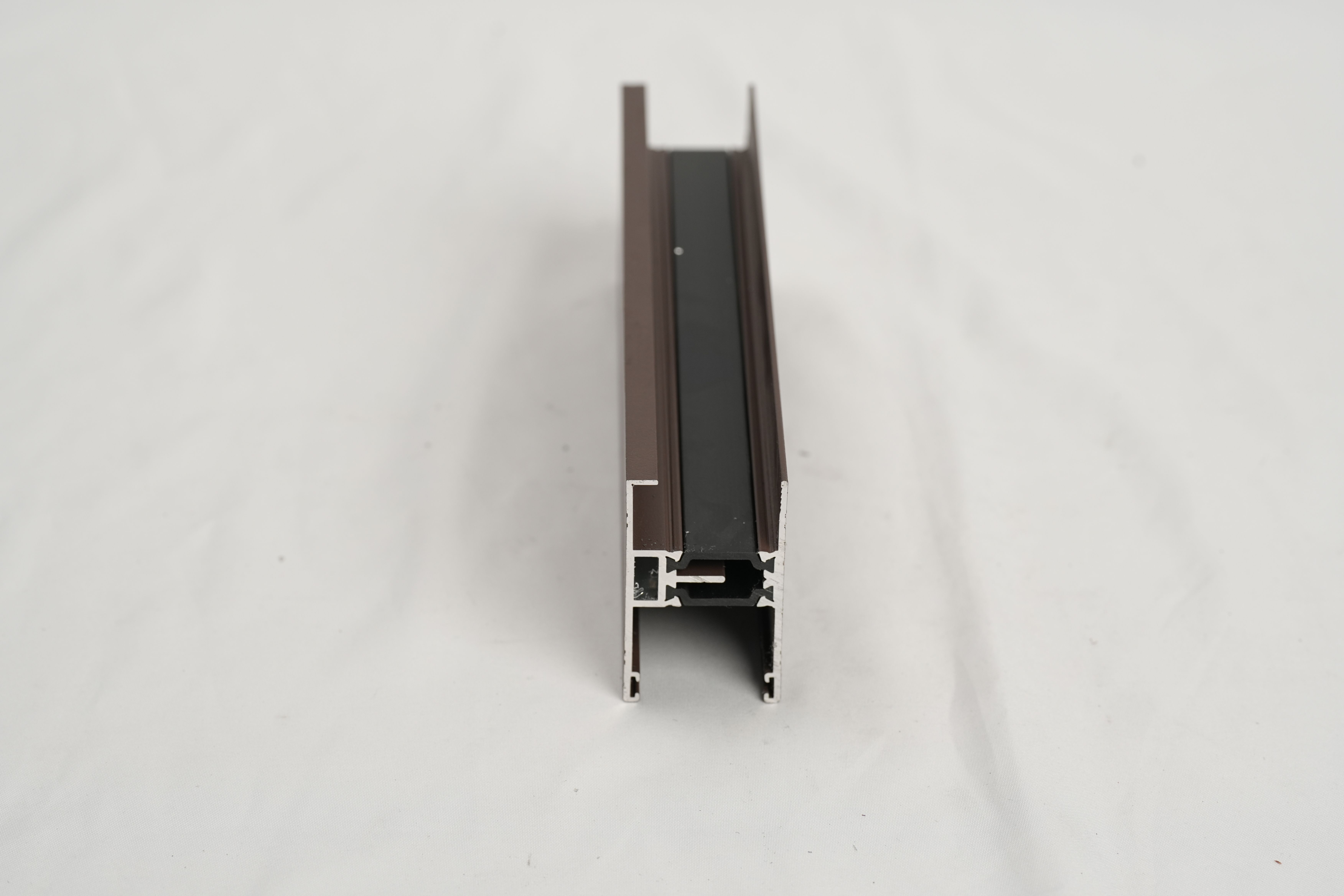 Thermal insulation profiles