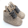 На едро популярни обувки бебешки ботуши за малко дете