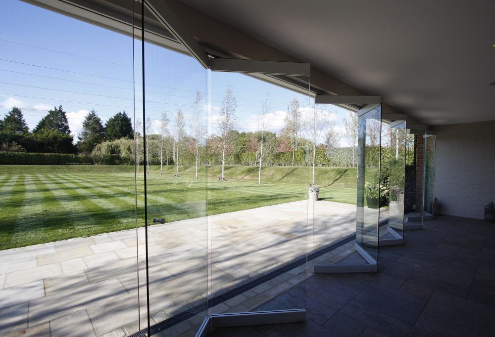 Frameless Sliding Folding Glass Door Bifold Windows