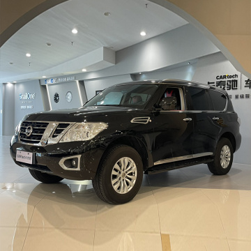 Nissan Patrol 2018 4,0L Бензиновый двигатель середина