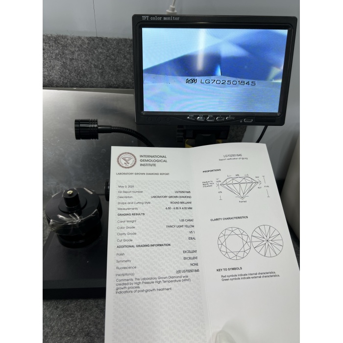 แหวนเพชรแฟนซีสีเหลืองอ่อน 1.05CT VS1 2EX Lab Grown