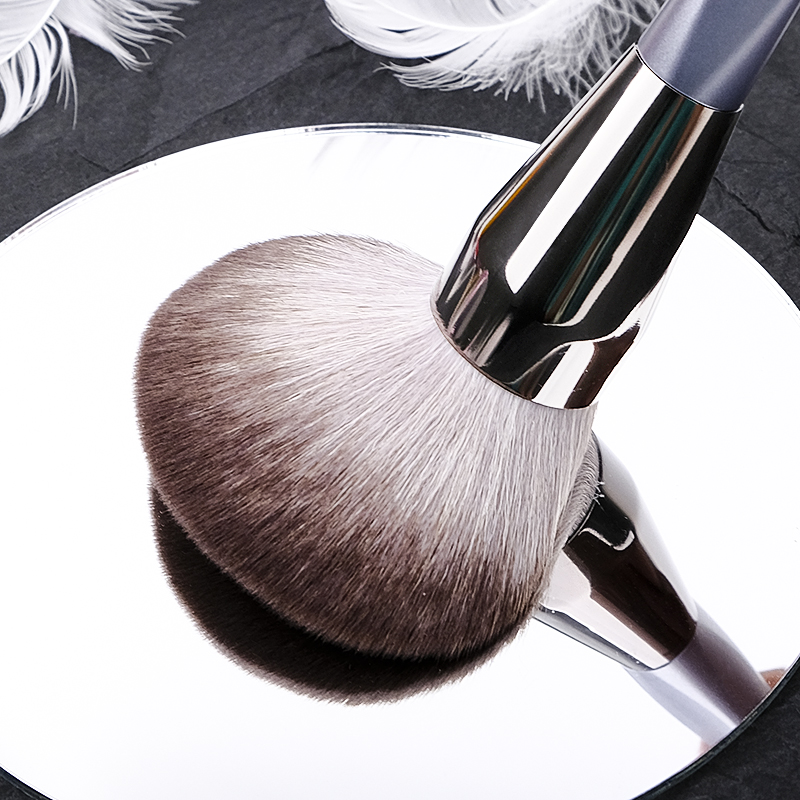 1 cosmetic brush