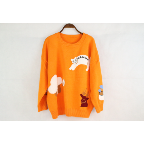 Orange runder Hals locker an Tierdruck gestrickter Pullover