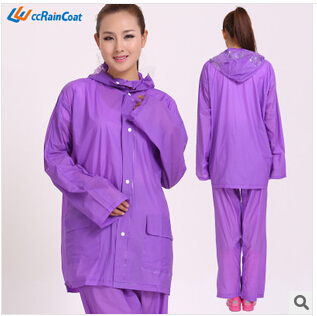 Nouvelle conception personnalisée fonctionnelle long pvc poncho de pluie pour les adultes