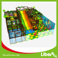 Anak-anak bermain indoor jungle gym