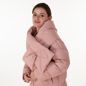 Chaqueta de plumón rosa con cuello caído