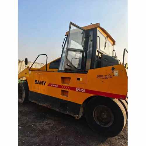 Rolo durável de 30 toneladas equipado com pneus novos