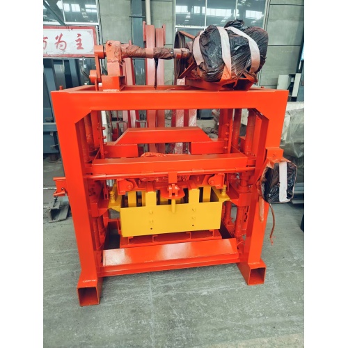 Высокий малый кирпичный блок -машина с высоким уровнем