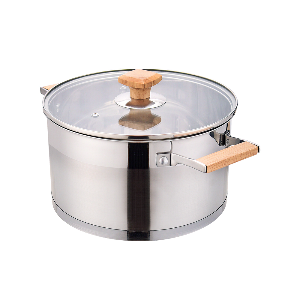 soup pot with wooden handle