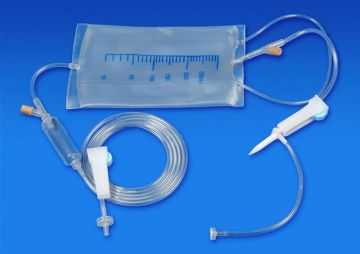 Disposable pouch infusion set with needle