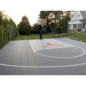 Canchas de baloncesto en el exterior y trasero al aire libre