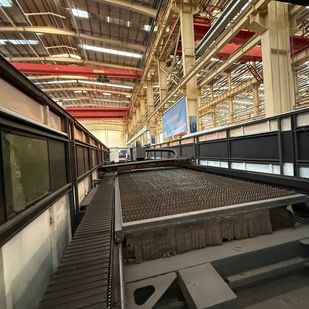 15,000-watt laser cutting machine (4)