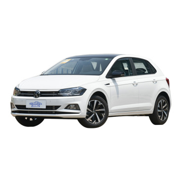 Ruim gebruikte Volkswagen Polo Sedan met lederen stoelen, automatische transmissie en coole functies in China