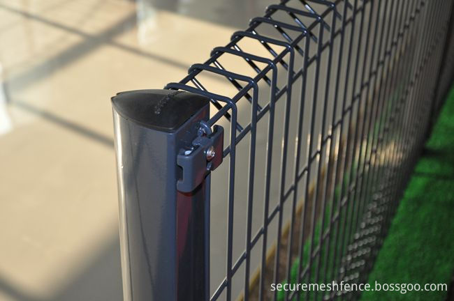 welded wire mesh fence