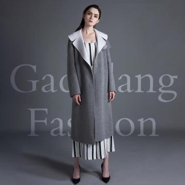 Cashmere coat with lapel design