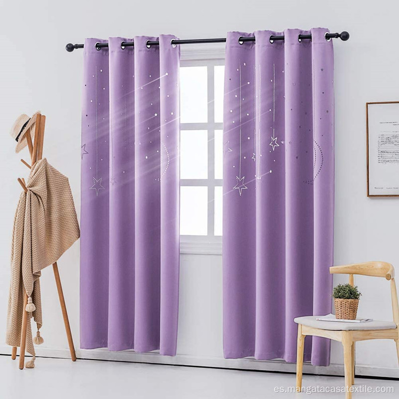 Cortinas apagadas con recortes de estrellas