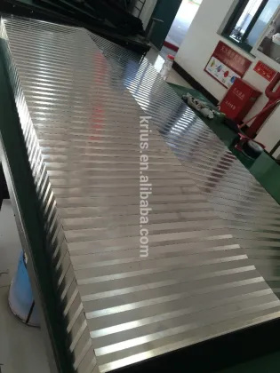 Armoured vertical machine shield for engraving machine