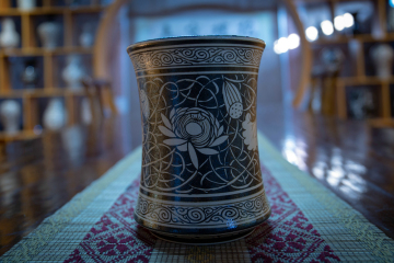 Underglaze painting tank with lotus pattern
