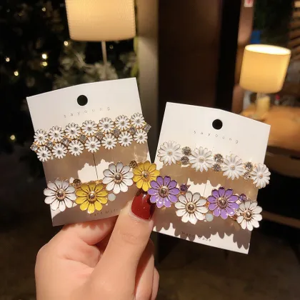Vintage Daisy Flower Hair Clips: Latest Women's Hair Accessory Trend