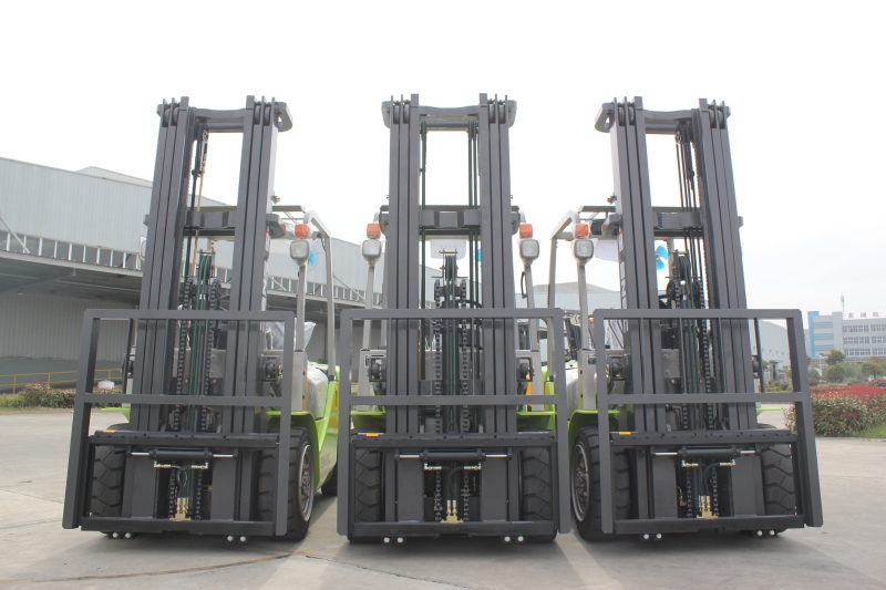 3T Forklift with Triple Mast