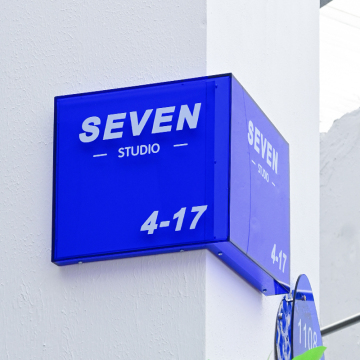 Customizable L-Type Acrylic Advertising Door Sign with Logo Display