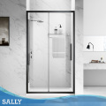 Puerta de ducha corredera enmarcada en marco negro de baño Sally
