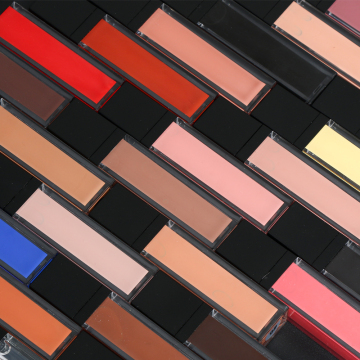 Custom Vegan Lip Gloss Wholesale: Non-Sticky, Pigmented, Glossy & Cruelty-Free Formulations