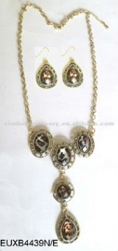 fashion metal crystal and resin rhinestones necklace with earring jewelry set