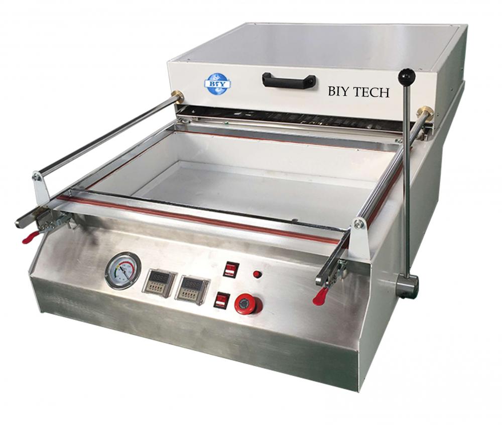 Small Vacuum Forming Machine