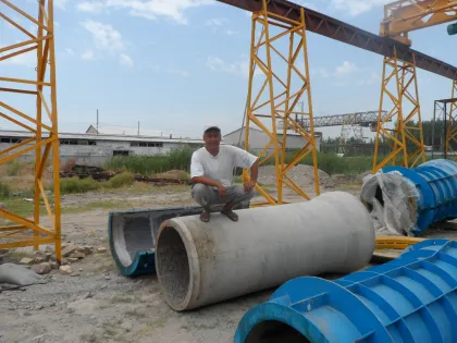 China Precast Concrete Pipe Making Machine for Reinforced Concrete Pipe Culvert XG300-600